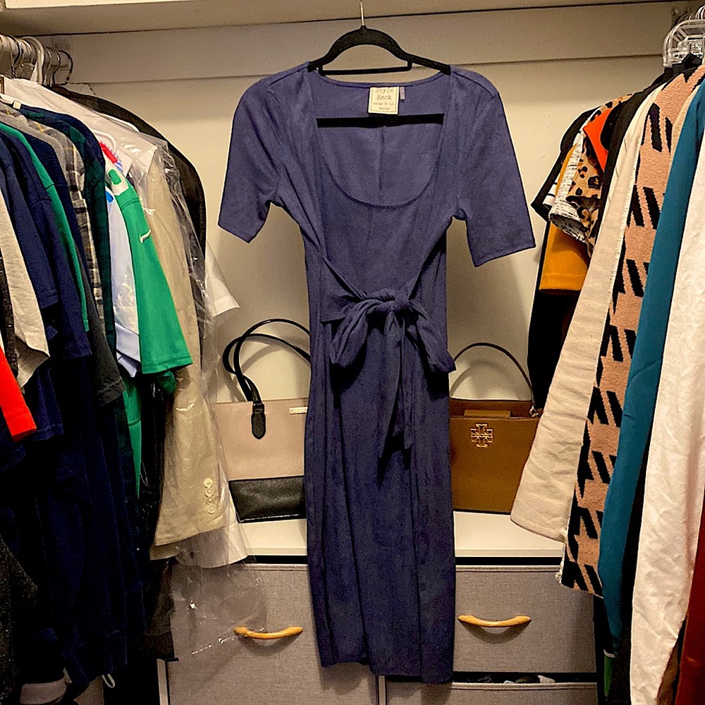 Navy blue ribbed fitted midi dress.
